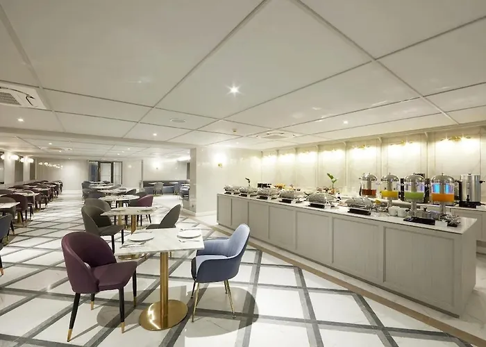 The Quarter Ploenchit By Uhg 4*