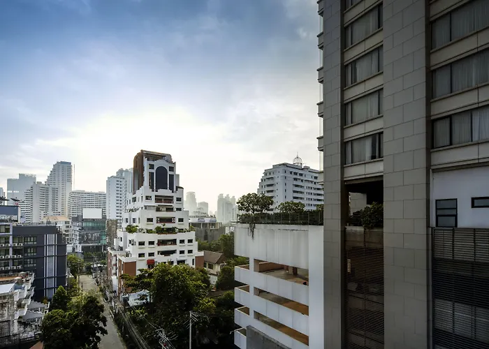 The Quarter Ploenchit By Uhg