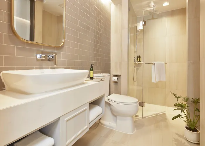 The Quarter Ploenchit By Uhg 4*