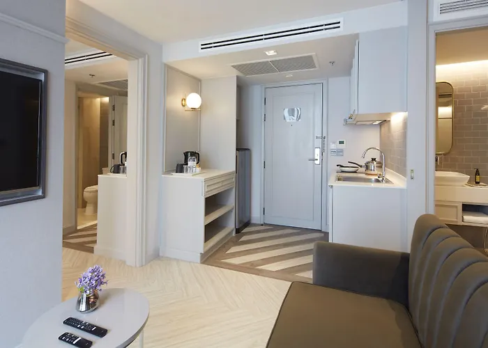 The Quarter Ploenchit By Uhg 4*
