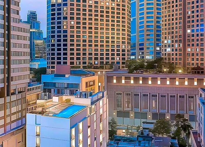 The Quarter Ploenchit By Uhg