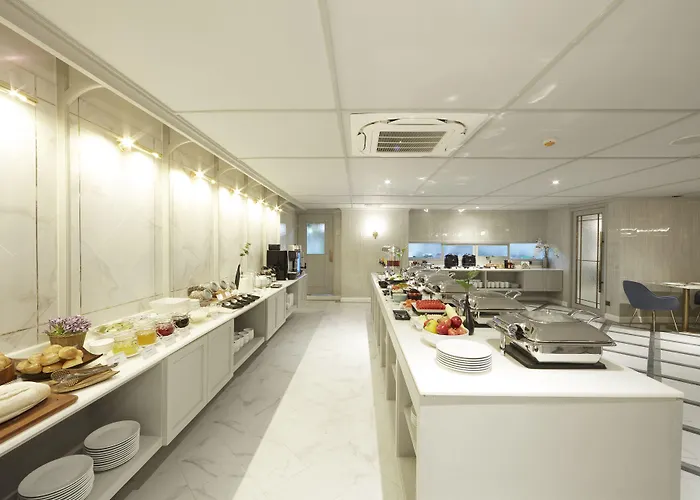 The Quarter Ploenchit By Uhg 4*