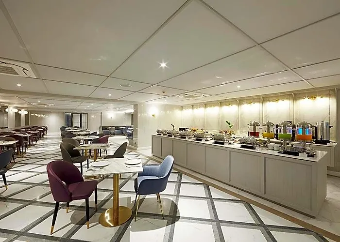 The Quarter Ploenchit By Uhg Hotel