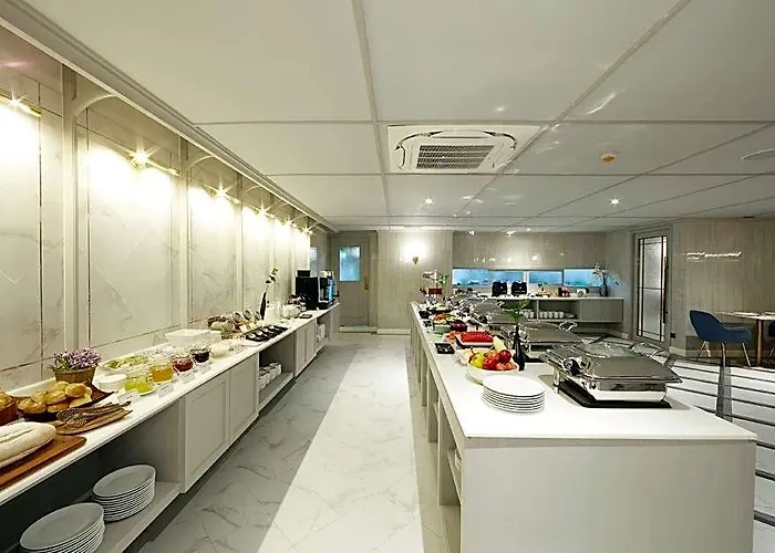 The Quarter Ploenchit By Uhg Bangkok