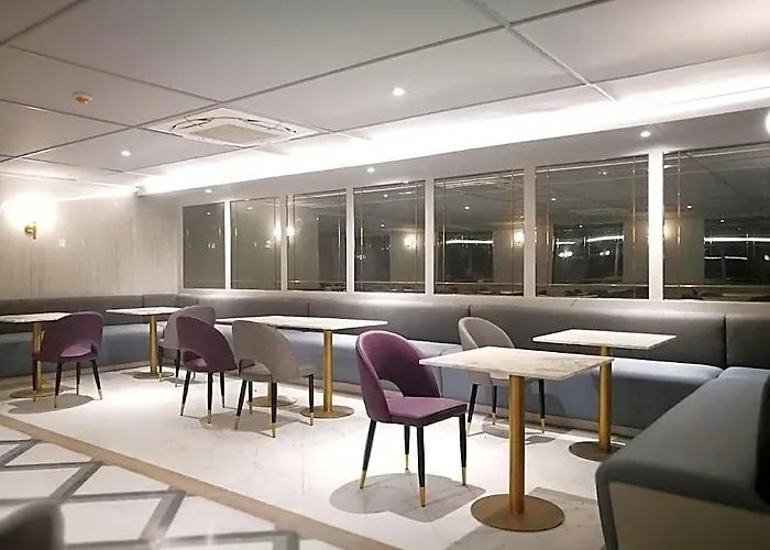 The Quarter Ploenchit By Uhg